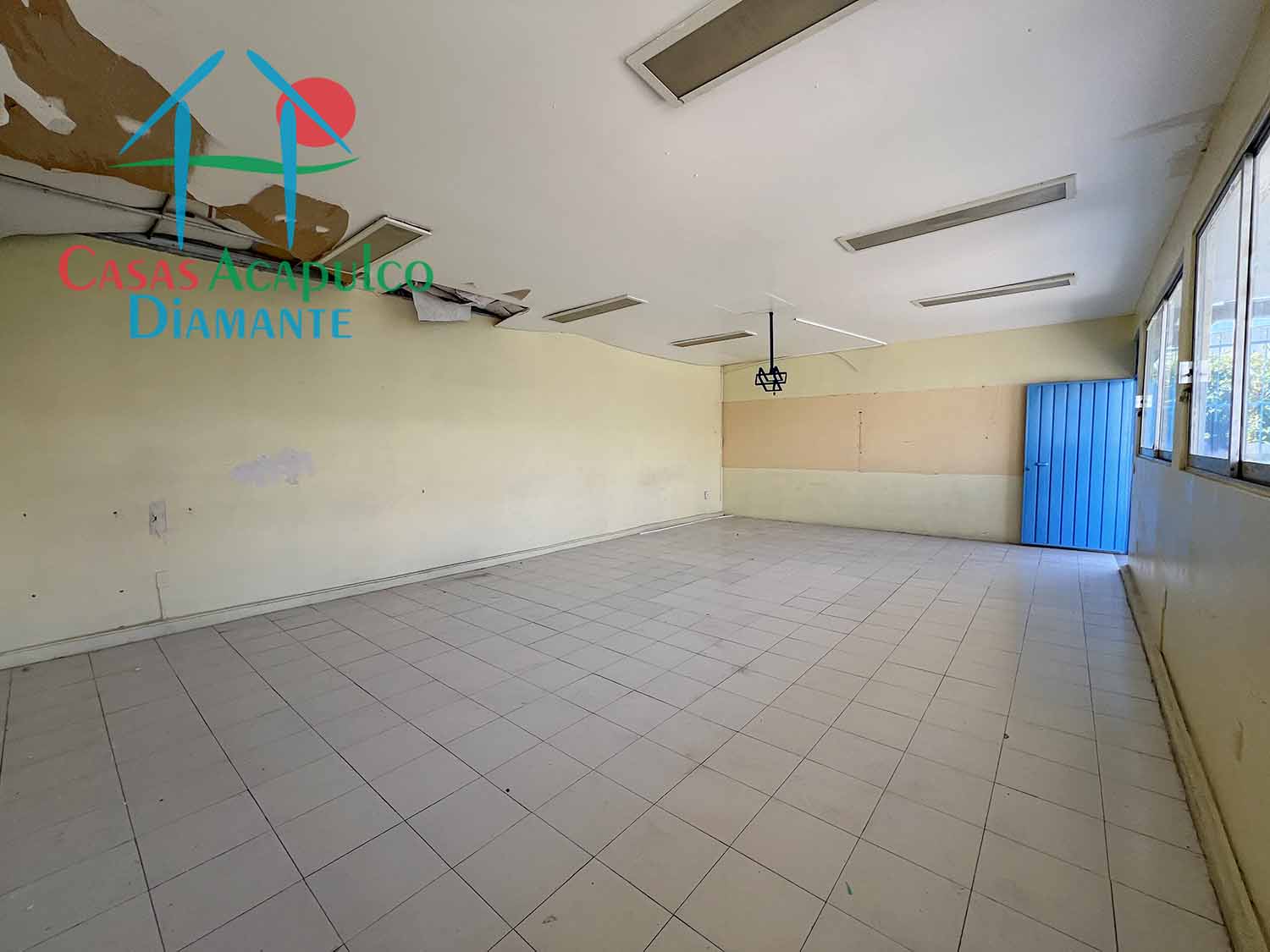 Centro Escolar La Paz sección secundaria - Salón cinco 4